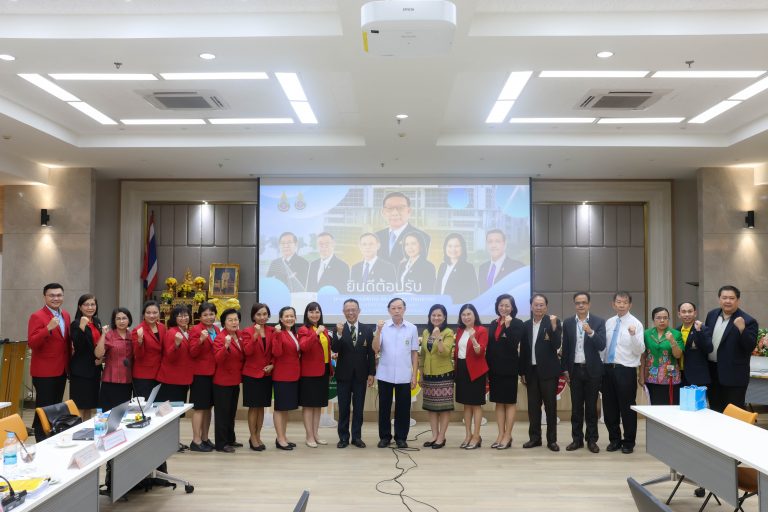 อธิการบดีสถาบันพระบรมราชชนก พร้อมด้วยคณะผู้บริหารสถาบันพระบรมราชชนก ตรวจเยี่ยมคณะพยาบาลศาสตร์ สถาบันพระบรมราชชนก